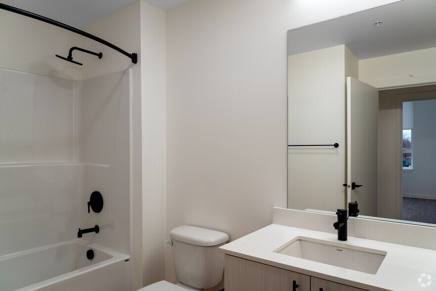 More Photos Of 492 NE 2nd St, Gresham Apartments For Lease