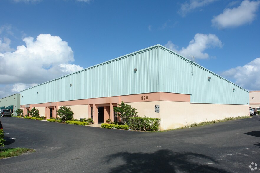 More Photos Of 820 N 8th St, Lantana Warehouse For Lease