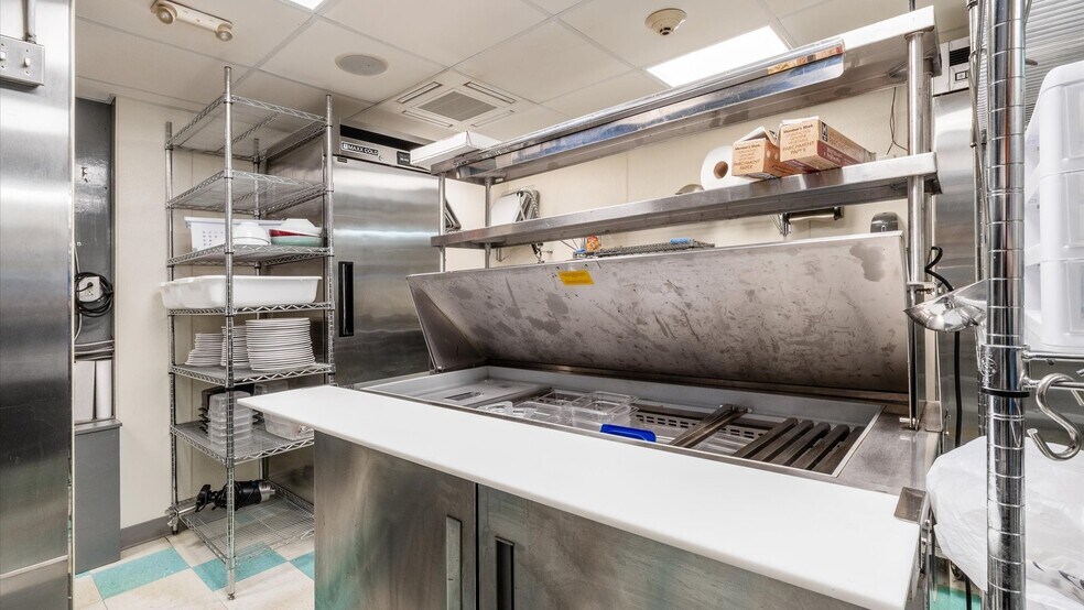 More Photos Of 120 W Main St, Somerset Flex For Sale