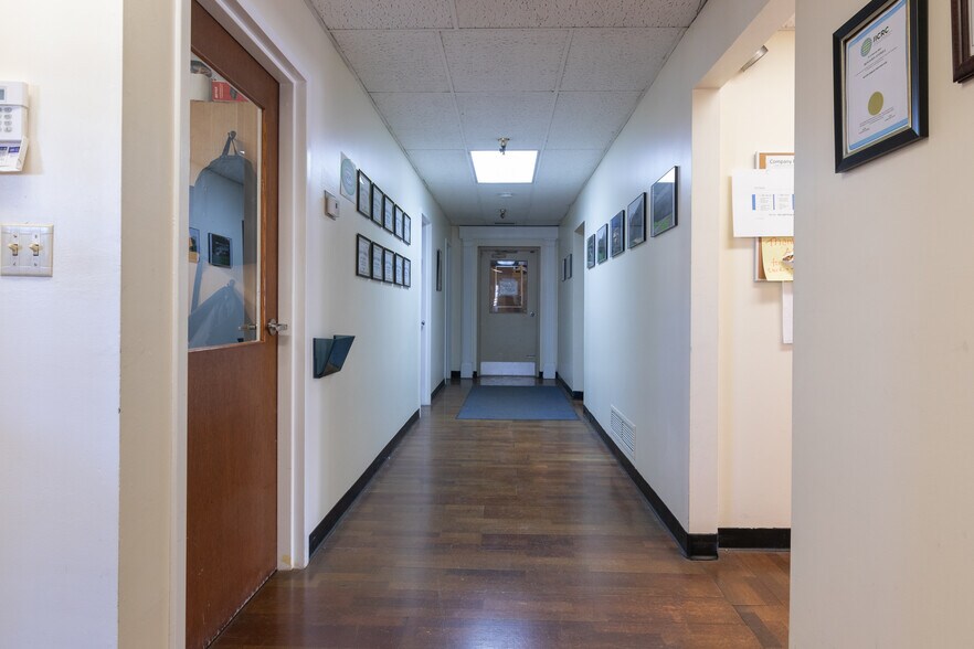 More Photos Of 299 Welton St, Hamden Warehouse For Lease