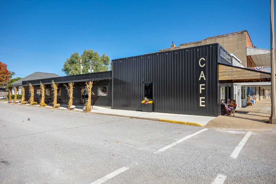Primary Photo Of 120 Cumberland St, Greenup General Retail For Sale