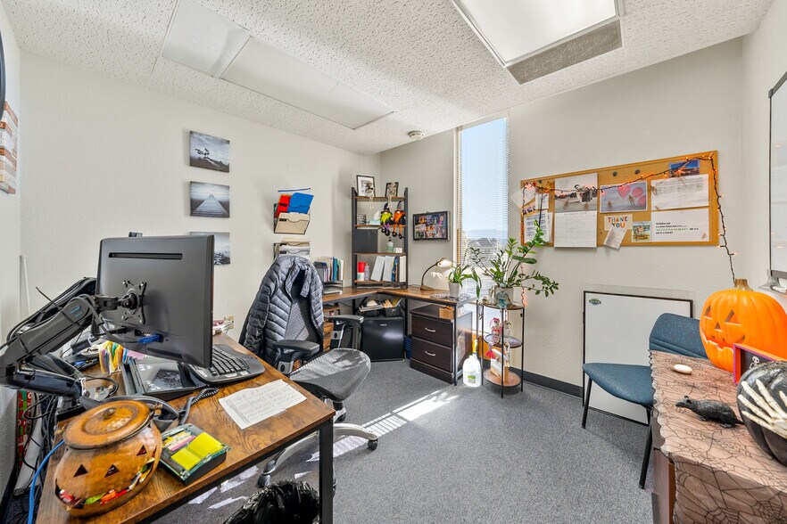 More Photos Of 715 NW Dimmick St, Grants Pass Office For Sale