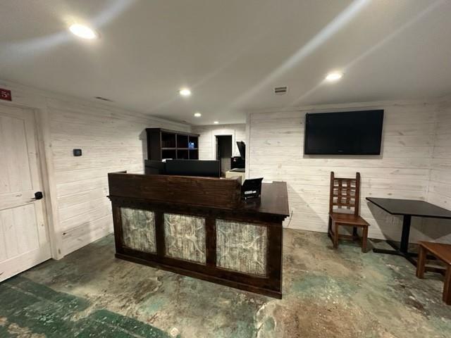 More Photos Of 110 S Houston Ave, Denison Showroom For Sale