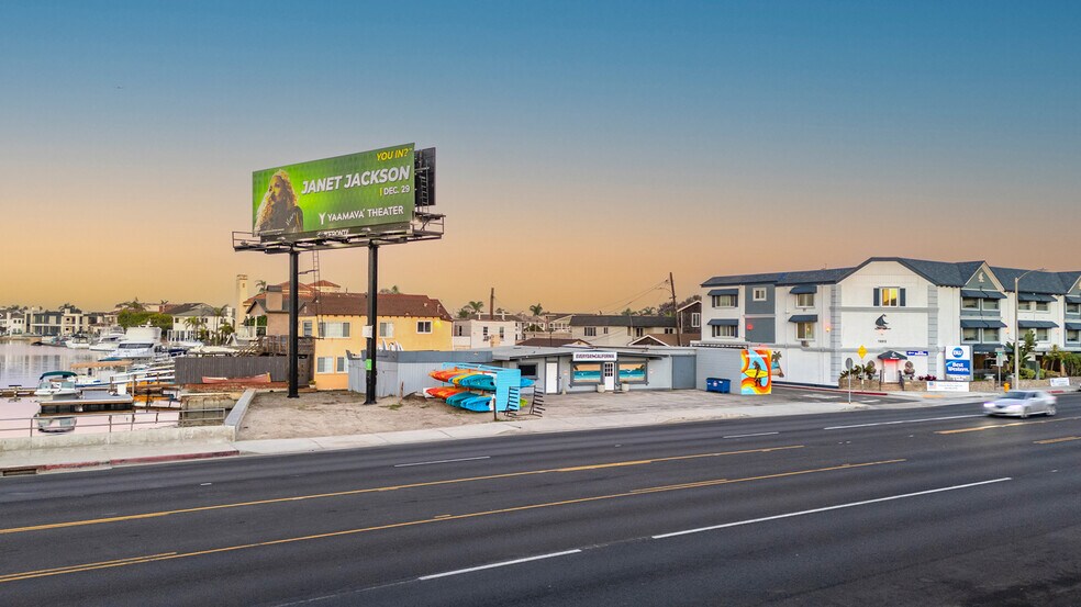 More Photos Of 16902 Pacific Coast Hwy, Huntington Beach Restaurant For Sale