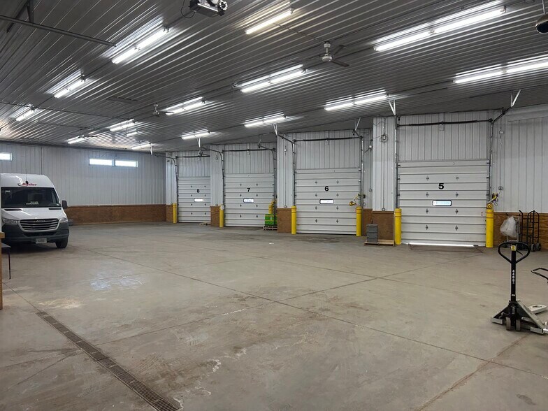 More Photos Of 3902 130th St, Lake Hallie Distribution For Lease