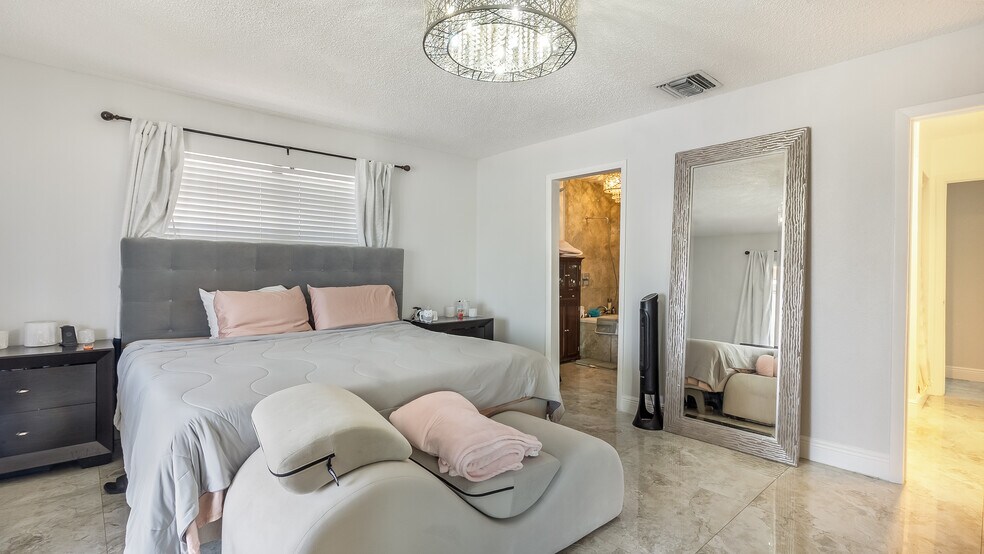 More Photos Of 505-513 S Ocean Dr, Hollywood Apartments For Sale