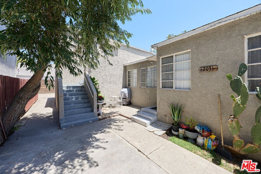 More Photos Of 12029 Washington Pl, Los Angeles Multifamily For Sale