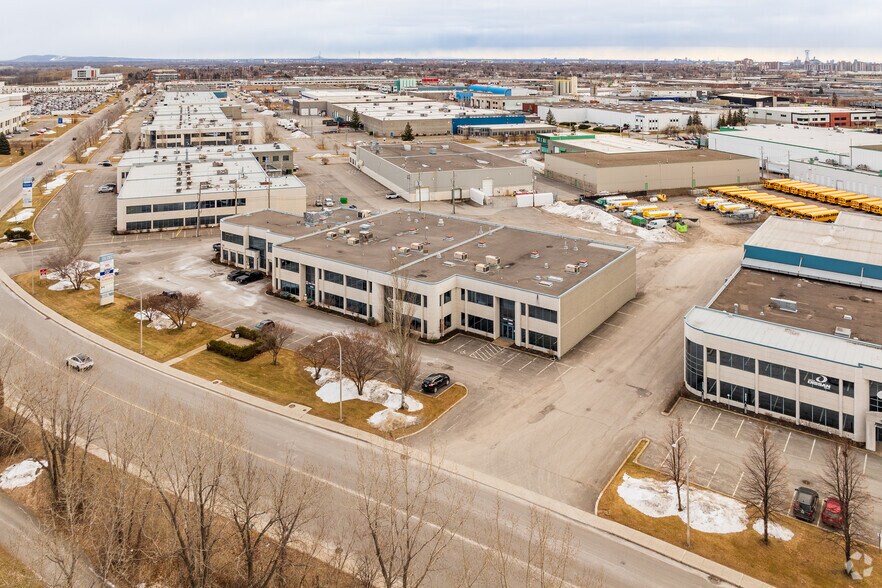 More Photos Of 9800-9892 Boul du Golf, Montréal Flex For Lease