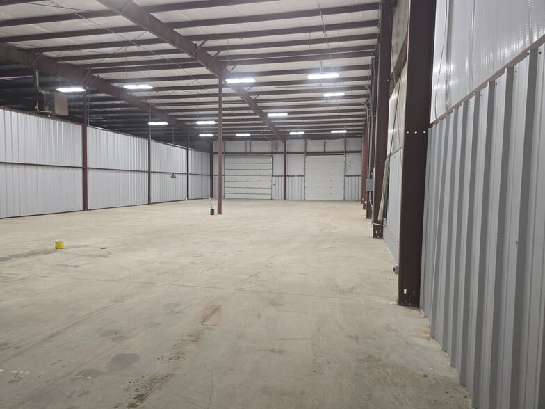 More Photos Of 4125 Crystal Hill Rd, North Little Rock Warehouse For Lease