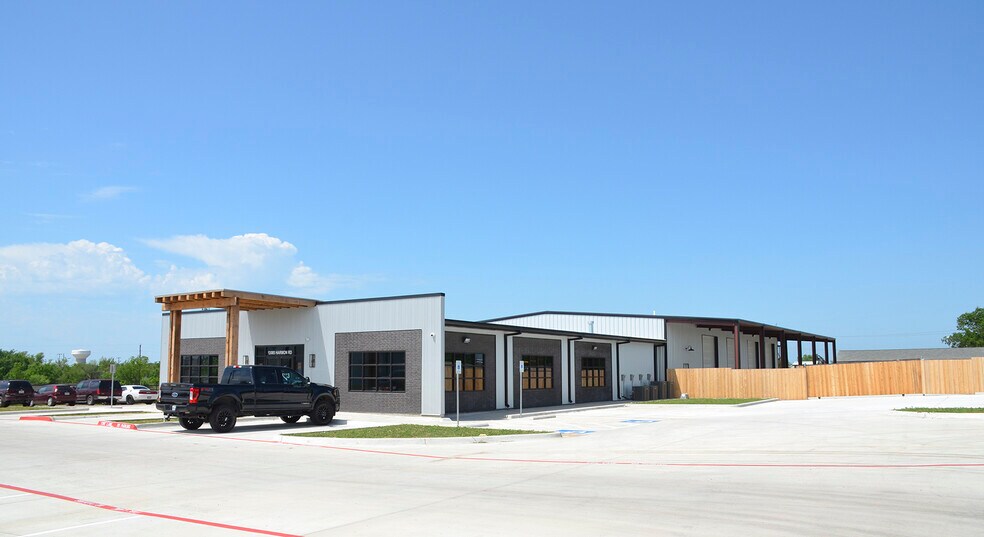More Photos Of 13085 Harmon Rd, Fort Worth Industrial For Lease