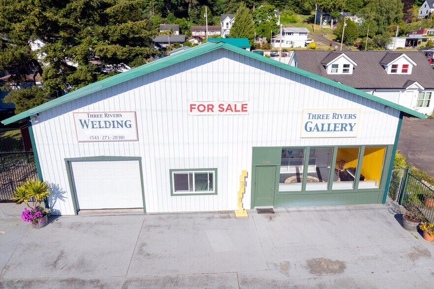 More Photos Of 77231 Highway 101, Gardiner Storefront Retail Residential For Sale