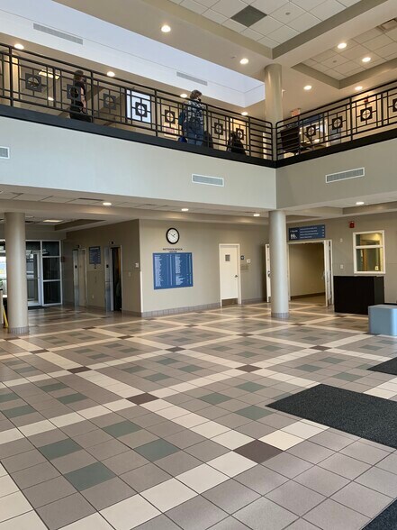 More Photos Of 3430 Newburg Rd, Louisville Medical For Lease