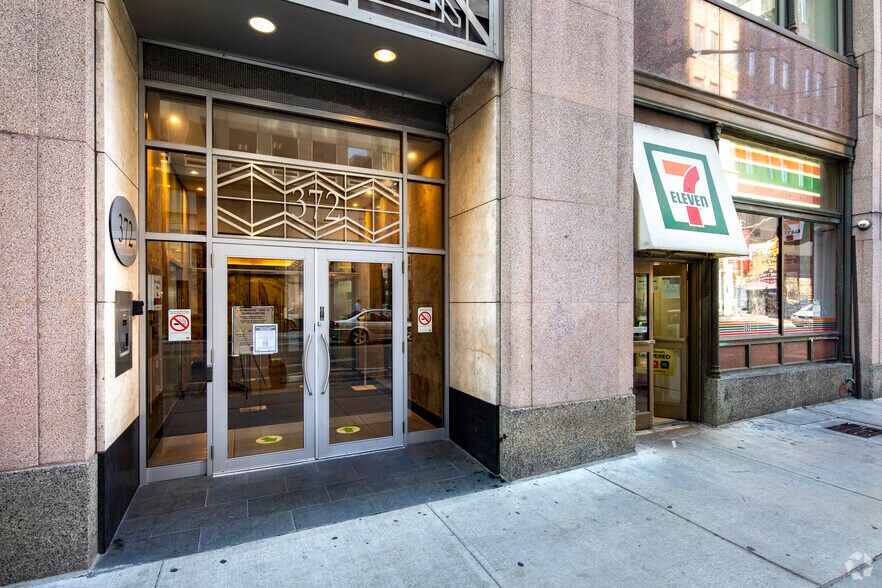 More Photos Of 372 Bay St, Toronto Office For Lease