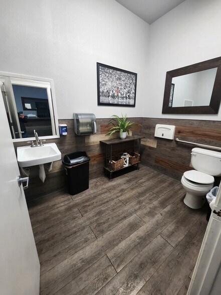 More Photos Of 1625 Cecil Ave, Delano Freestanding For Lease