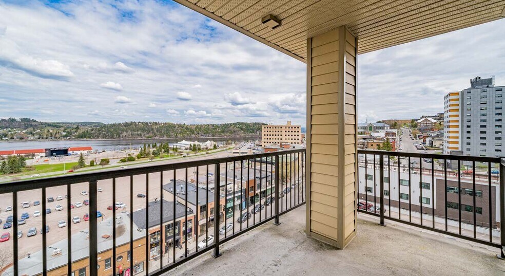 More Photos Of 325 Rue Jacques-Cartier E, Chicoutimi Apartments For Sale