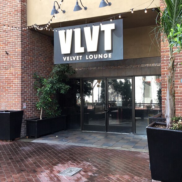 More Photos Of 414-416 W 4th St, Santa Ana Office For Sale