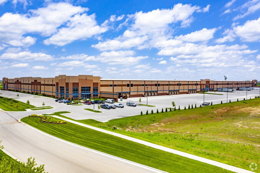 More Photos Of 17700-17790 College Blvd, Lenexa Distribution For Lease