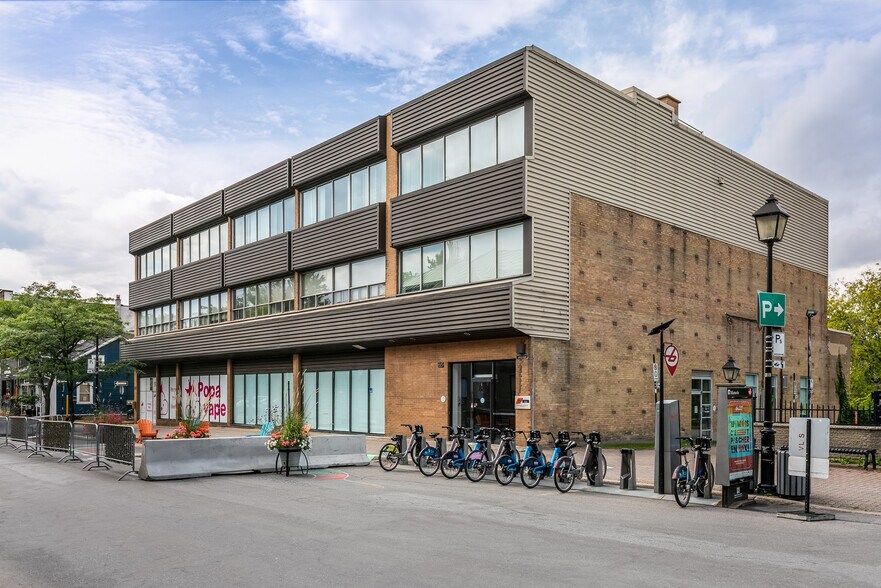 More Photos Of 85 Rue Saint-Charles O, Longueuil Office For Lease