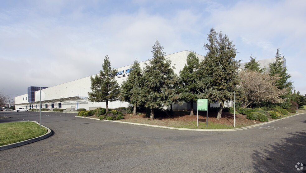 More Photos Of 2300 N Watney Way, Fairfield Warehouse For Sale