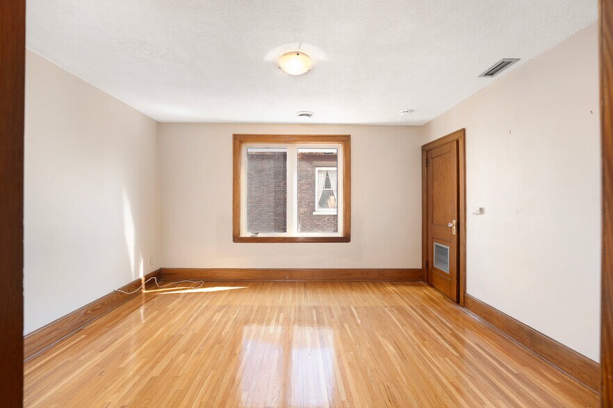 More Photos Of 1451 Ouellette Av, Windsor Office Residential For Sale