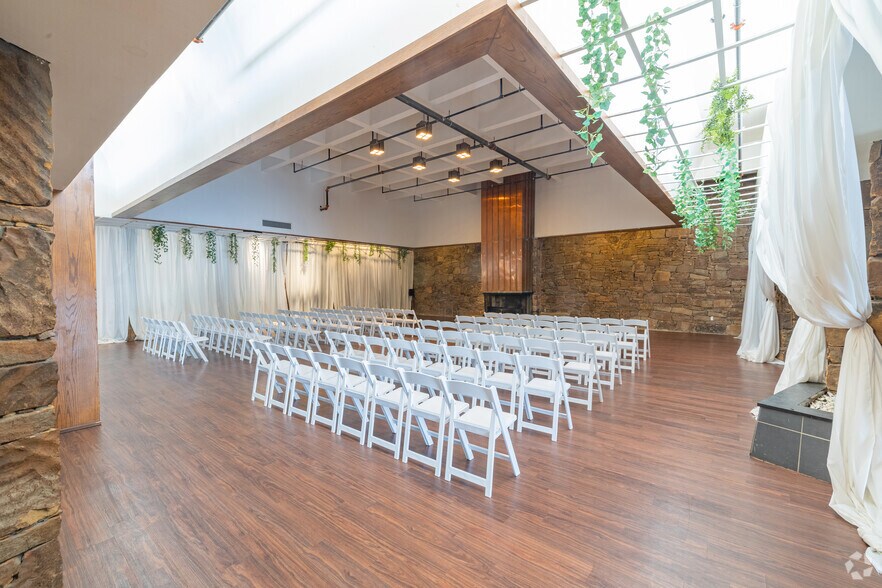 More Photos Of 6009 NW Expressway St, Oklahoma City Specialty For Sale