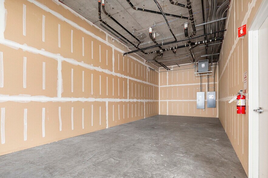 More Photos Of 610 S Lowell St, Portland Storefront Retail Office For Lease