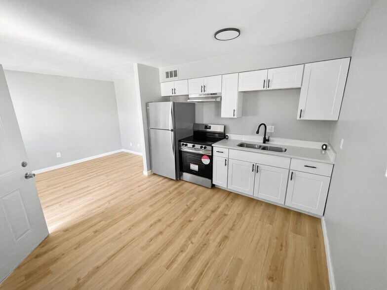 More Photos Of 1925 W Village Dr, Phoenix Multifamily For Sale