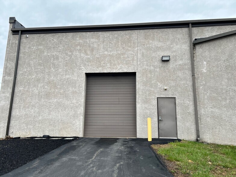More Photos Of 51 Thousand Oaks Blvd, Morgantown Flex For Lease