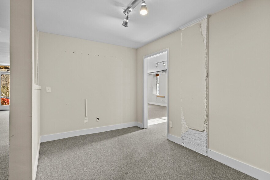 More Photos Of 90 E Moreno St, Buford Office Residential For Sale