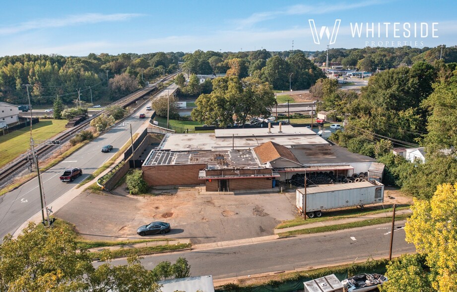 Primary Photo Of 3606 Rozzelles Ferry Rd, Charlotte Warehouse For Sale