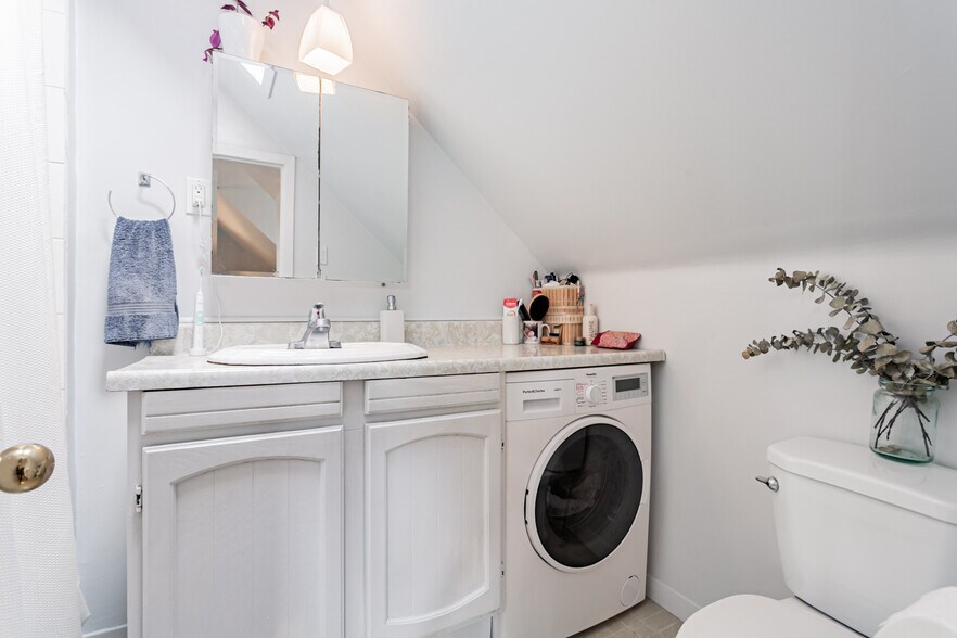 More Photos Of 164 Sunnyside Av, Toronto Multifamily For Sale