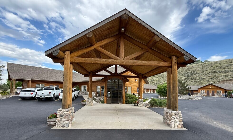 More Photos Of 244 W Yellowstone Ave, Cody Hotel For Sale