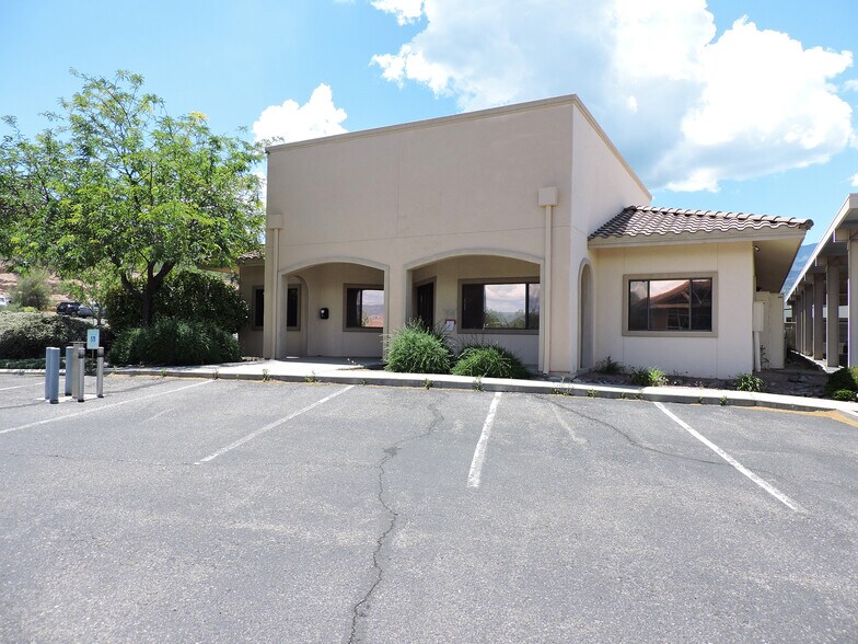 More Photos Of 500 S Willard St, Cottonwood Distribution For Lease