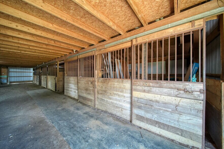 More Photos Of 15379 Howard Rd, Hanover Flex For Sale