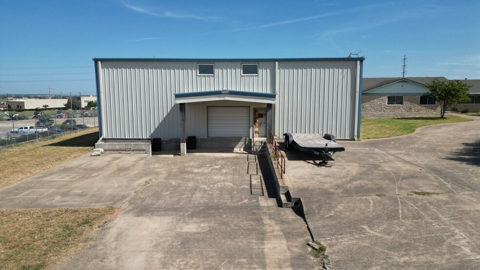 More Photos Of 30 Roundville Ln, Round Rock Light Distribution For Sale