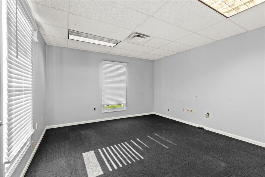 More Photos Of 617 Mulberry St, Elizabethtown Office For Sale