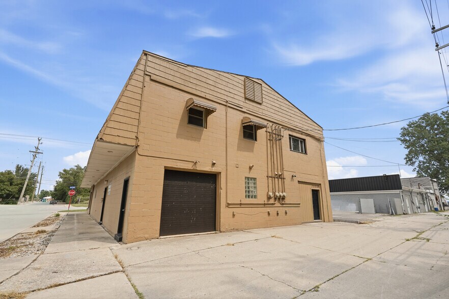 More Photos Of 23589-23593 Van Born Rd, Taylor Freestanding For Sale