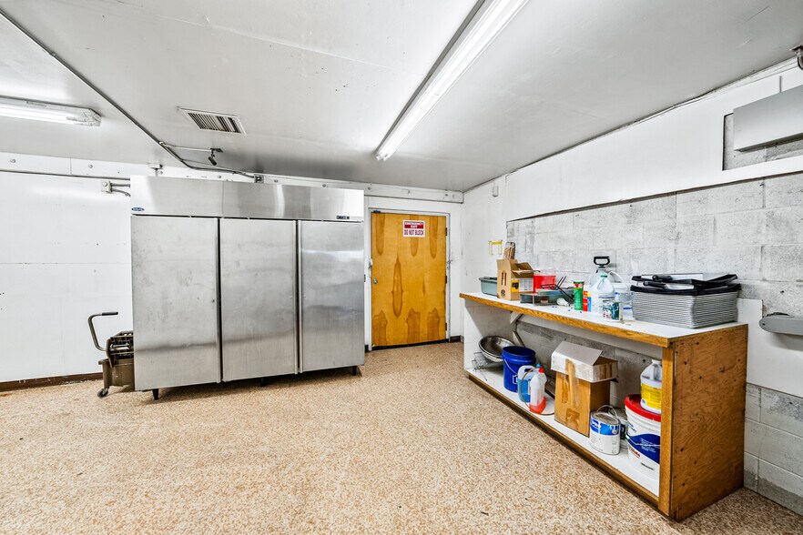 More Photos Of 21823 Highway 62, Shady Cove Storefront For Lease