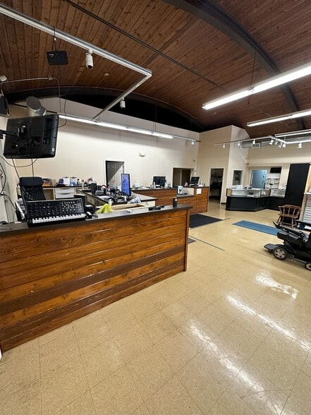 Primary Photo Of 5225 NE Chouteau Tfwy, Kansas City Freestanding For Lease