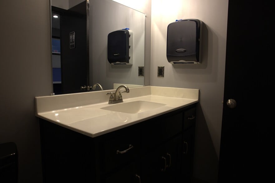 More Photos Of 101 W Shrader St, Liberty Manufacturing For Lease