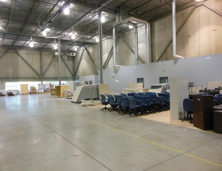 More Photos Of 10707 25th St NE, Calgary Warehouse For Lease