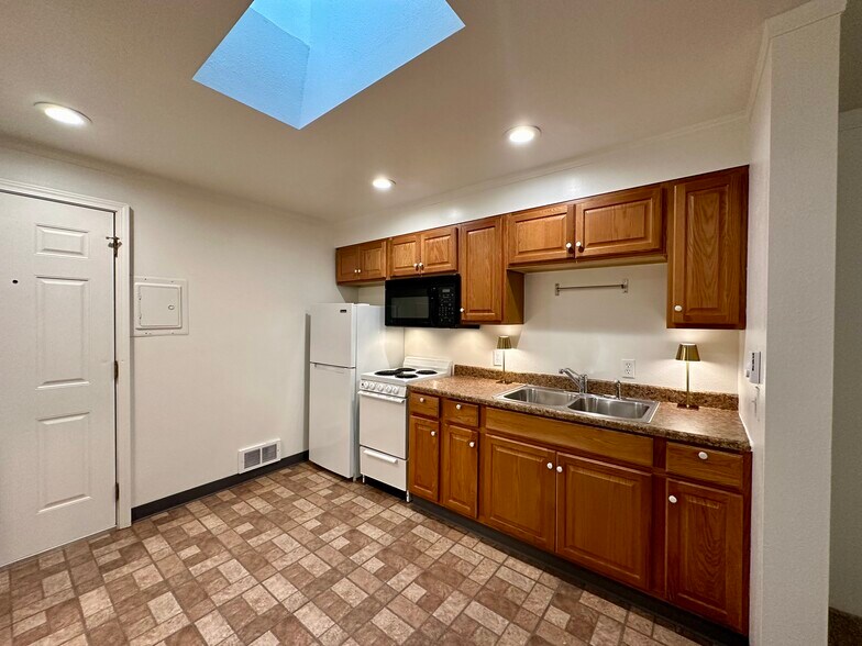 More Photos Of 600 W Crockett St, Seattle Apartments For Lease