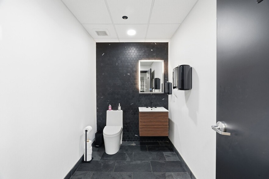 More Photos Of 8201 NE Hickory St, Minneapolis Truck Terminal For Sale