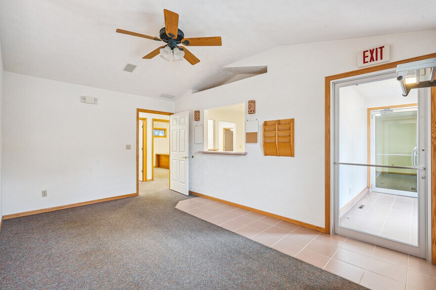 More Photos Of 219 N Canal St, Annawan Office For Sale