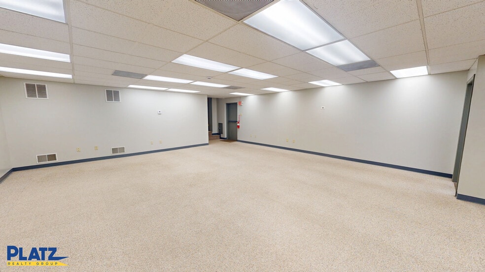 More Photos Of 80 Elm St, Struthers Freestanding For Lease