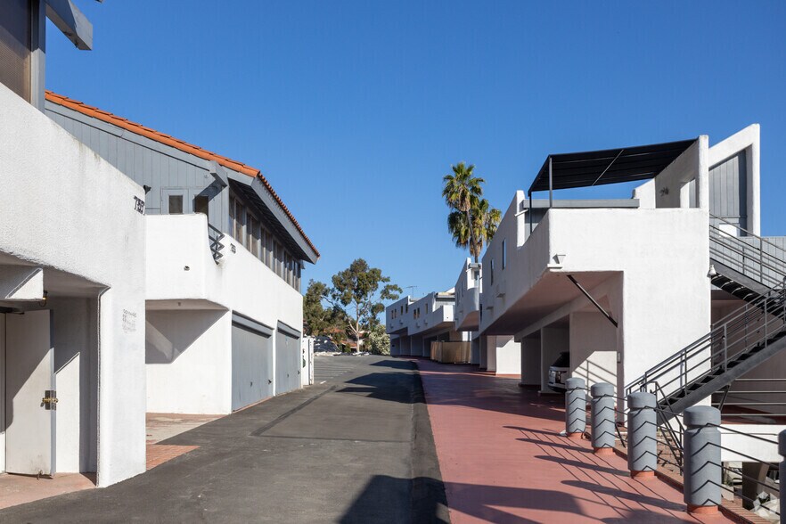 More Photos Of 701-815 Deep Valley Dr, Rolling Hills Estates General Retail For Lease