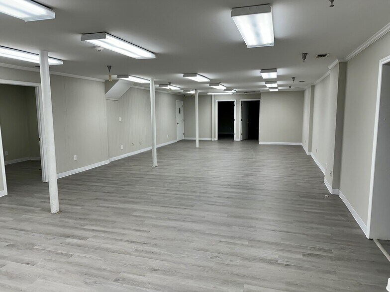 More Photos Of 528 S Cherry Rd, Rock Hill Warehouse For Lease