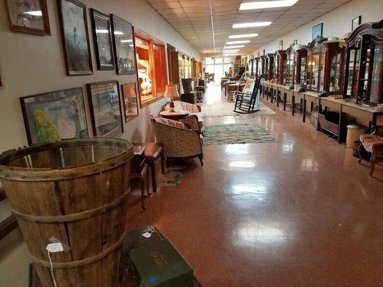 More Photos Of 100 Elm St, Owego Warehouse For Lease