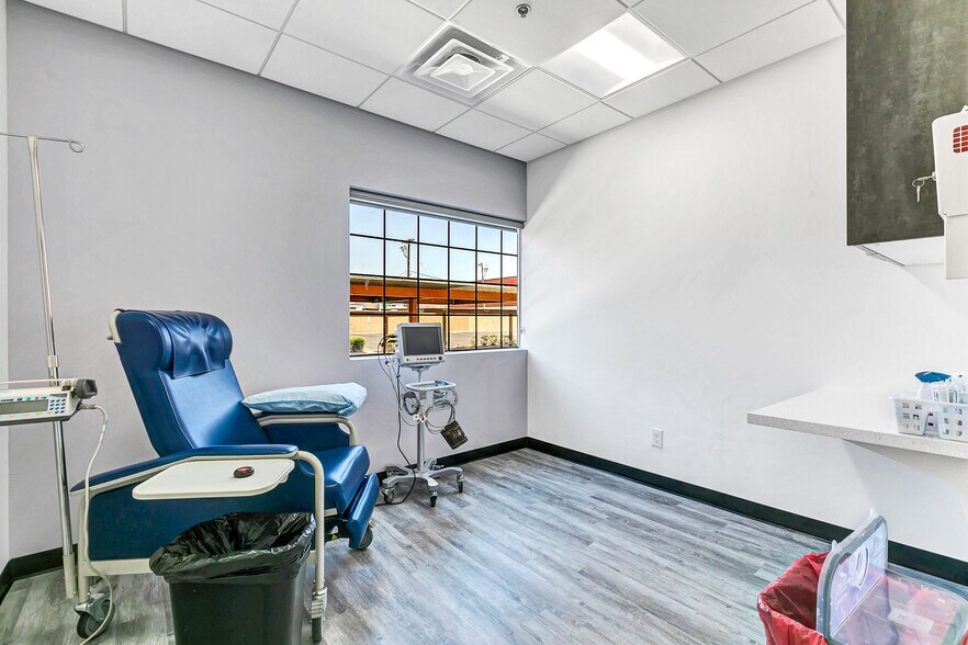 More Photos Of 4105 N 20th St, Phoenix Medical For Lease