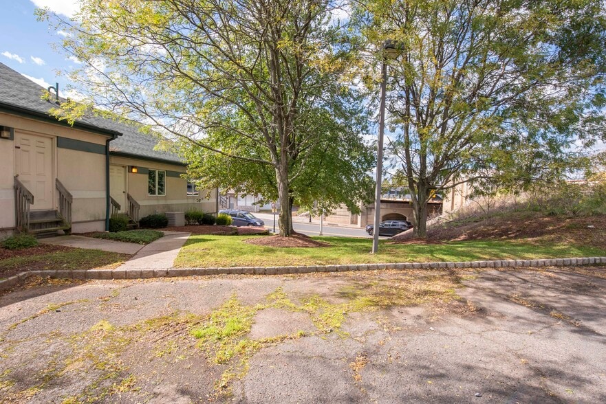 More Photos Of 17-19 S Main St, Manville Loft Creative Space For Lease